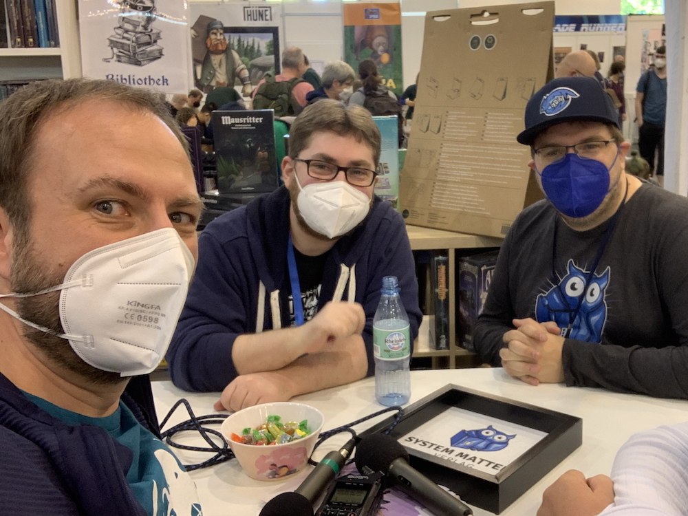 Folge 27 – Besuch der SPIEL 2022, Teil 1: Interview mit System Matters